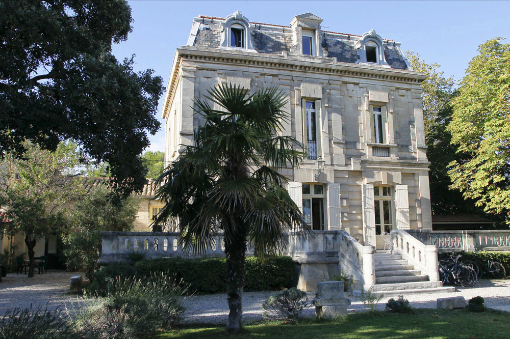Logis Hôtel Résidence Les Cèdres Villeneuve-lès-Avignon Extérieur photo